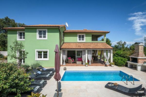 Spacious holiday house / pool / jacuzzi / playground / 6+2